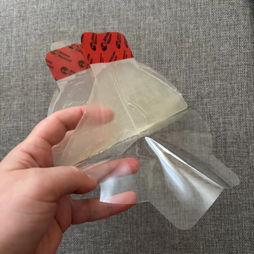 Ochranná folie hrudní chlopně Rhino Rescue.