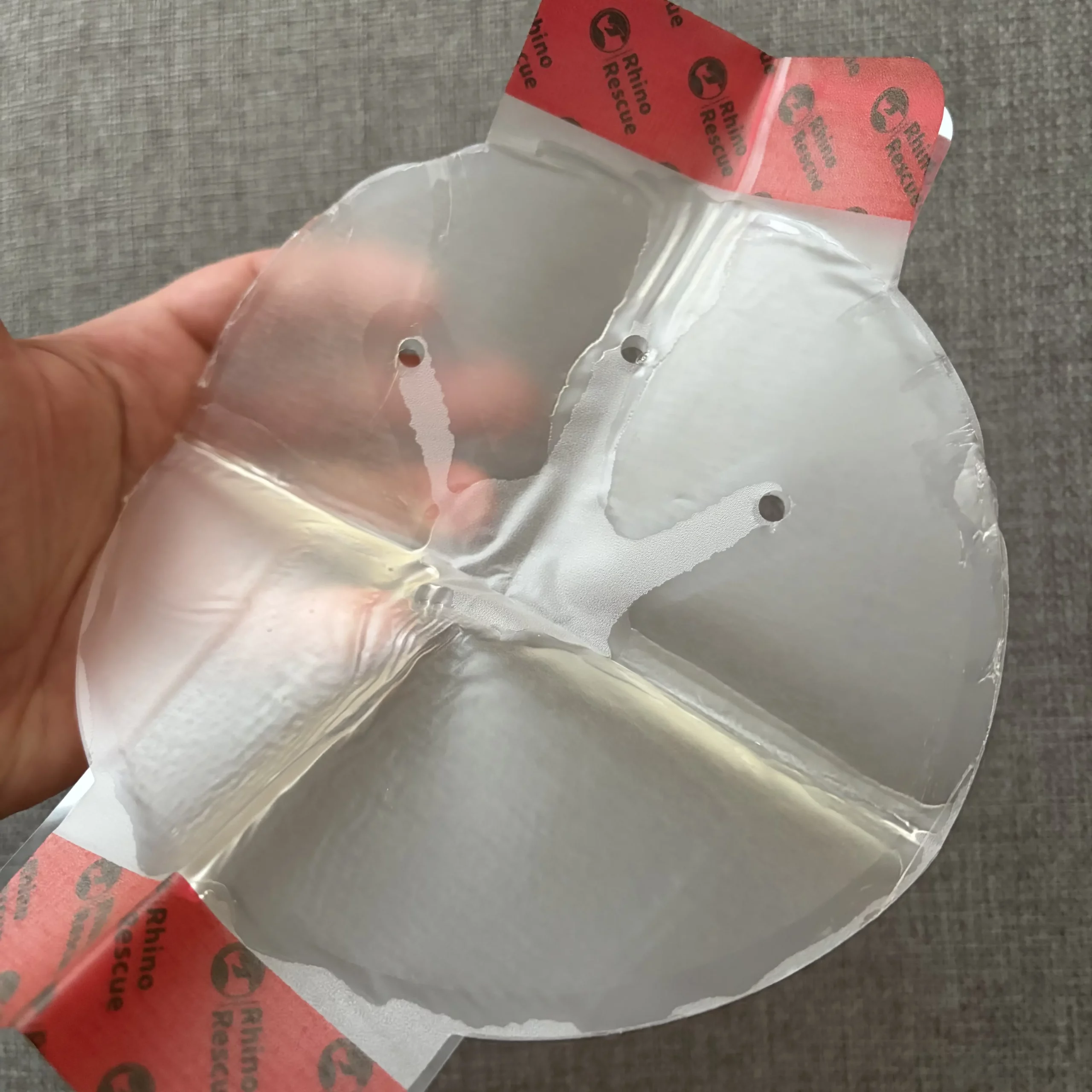 Ventilační kanálky hrudního krytí Rhino Rescue